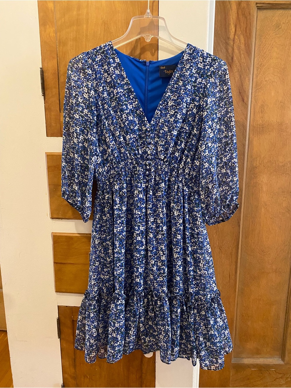 Like New Just...Taylor Blue Floral Sheer Sleeve V-Neck Tiered Button Dress